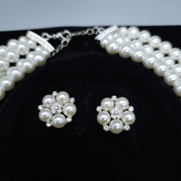 Pearl & Rhinestone Necklace - Picture 5 of 8